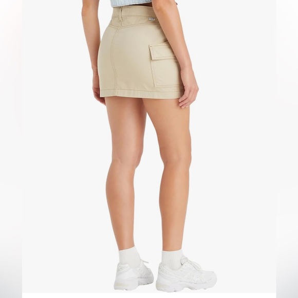 Levi's Women's ‘94 Cargo Mini Skirt, size 25 - Picture 3 of 8